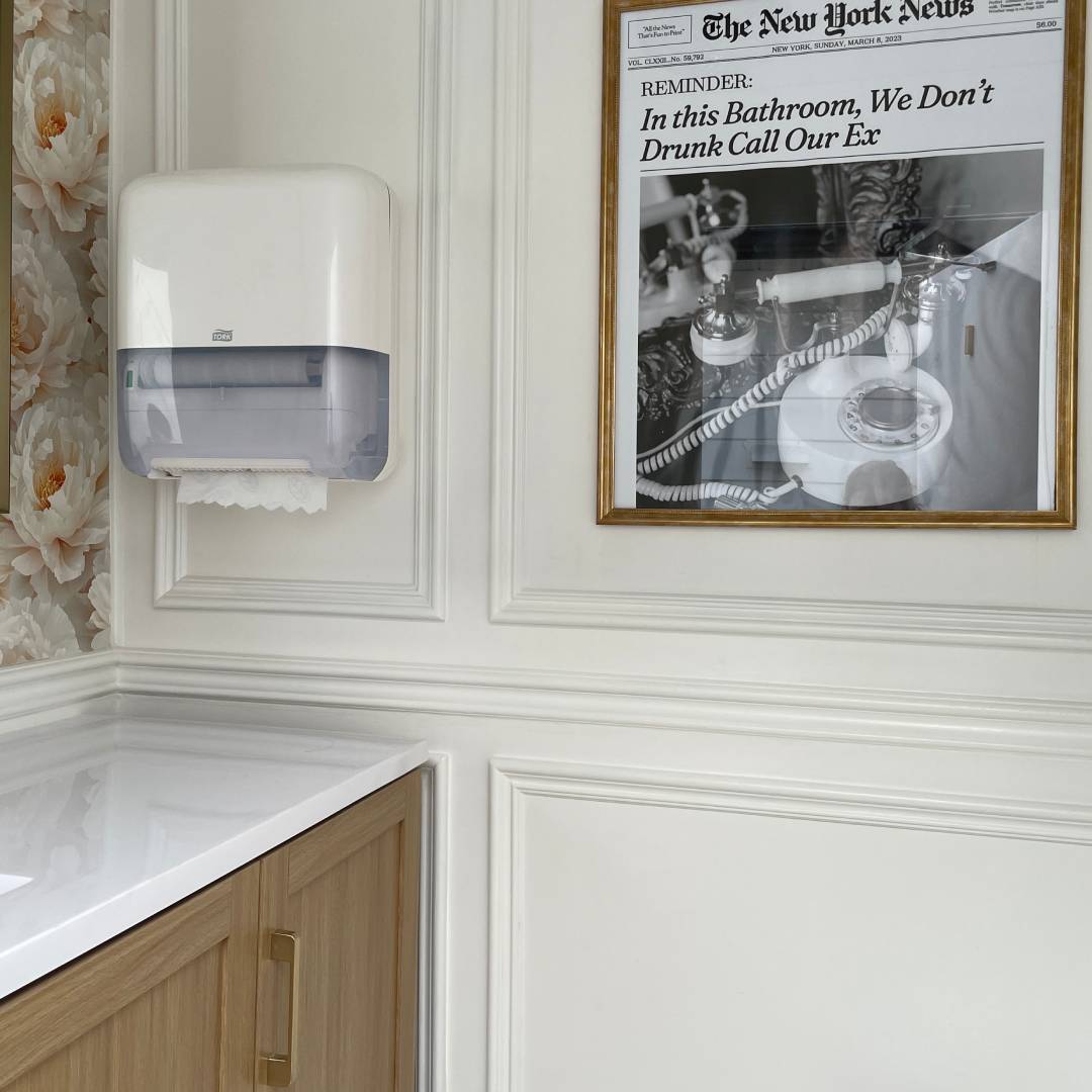 Toiluxe_womens_restroom