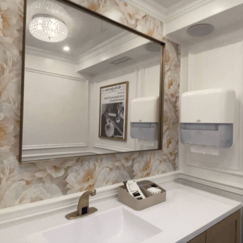 LuxuryBoutiqueWashroomTrailerForRentinOntarioClassicFeatiures
